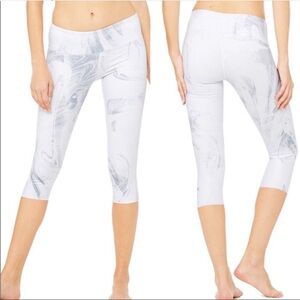 Alo Yoga Airbrush Capri Leggings White Marble Glossy Size Small